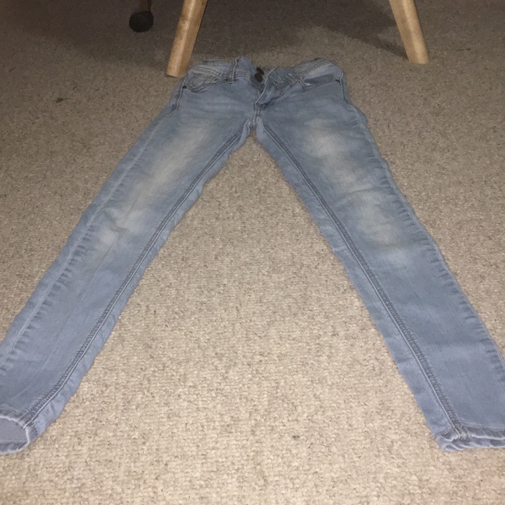 Light colored jeans.
